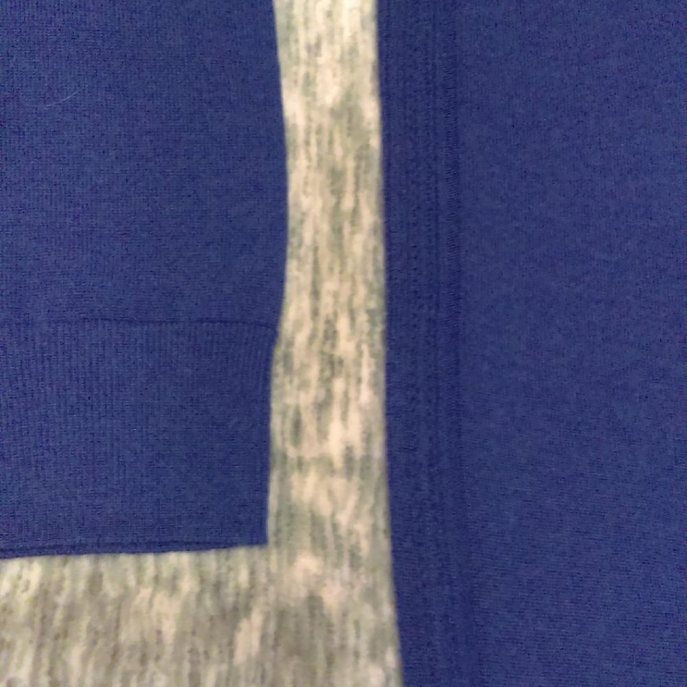 Light weight merino wool cobalt v-neck medium - Picture 4 of 5